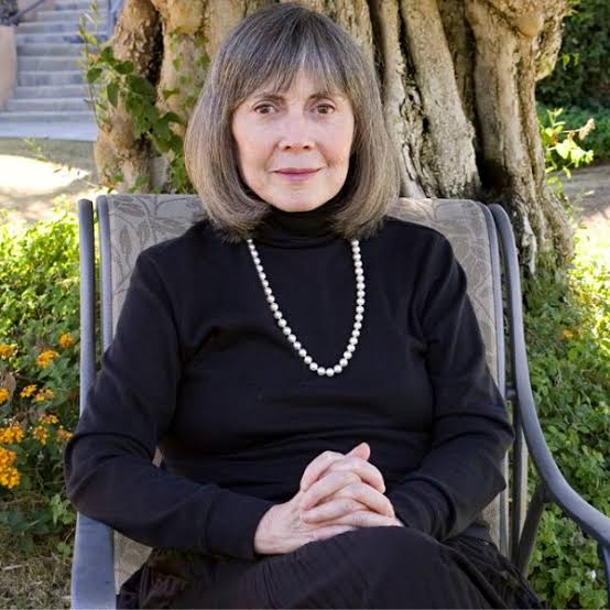 Clara Bennett, Editor & Coach